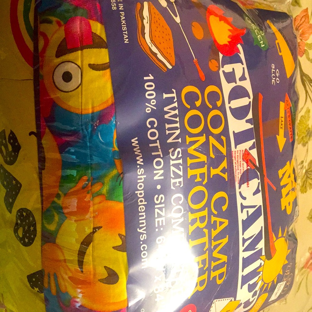 Twin size brand new kids comforter great for camp!